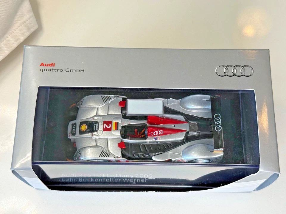 Schuco 1:43 Audi R15 TDI Le Mans 2009 Team 2 - plateado, como nuevo en caja Foto 4 de 4