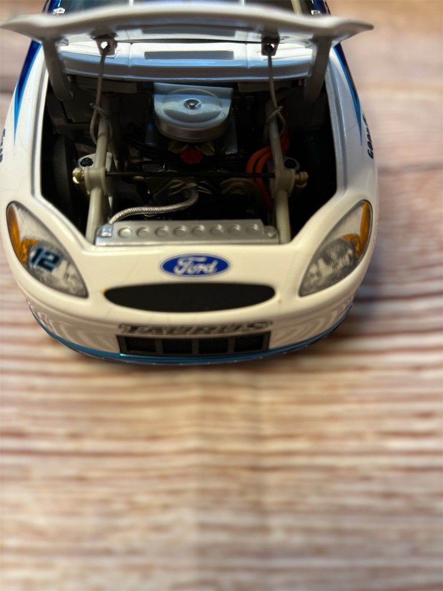 Team Caliber Penske Racing Owners Series - #12 Ryan Newman 1:24