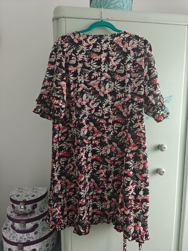 Boohoo floral wrap dress size 20, black - Picture 14 of 14