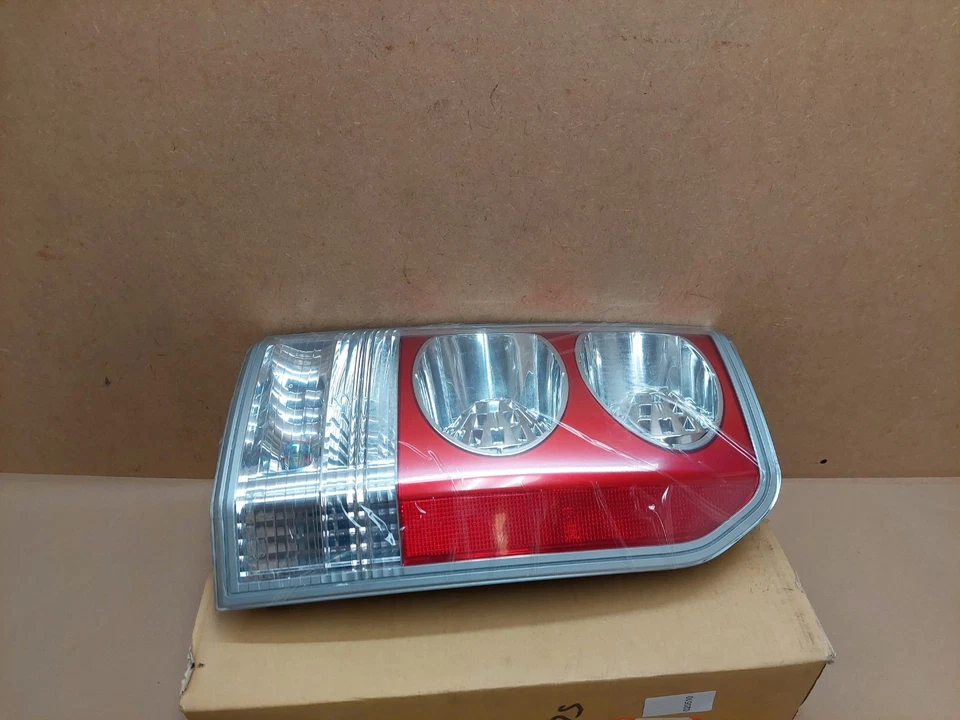 Discovery 3 L319 Rear Right Taillight Classic LR008053 Genuine NEW - Image 2 of 4