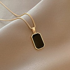 Collana in acciaio inox color oro ciondolo rettangolare epossidico nero da donna