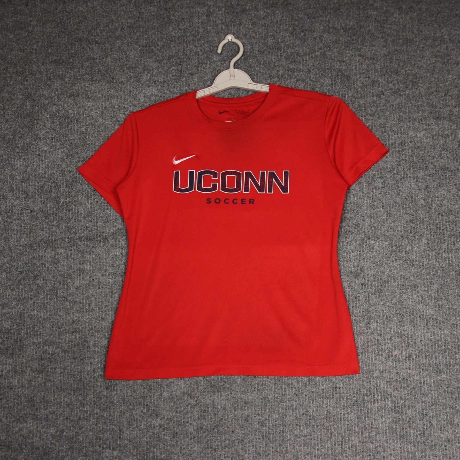 Nike UConn Huskies Soccer T-Shirt Women's Medium Red Dri-FIT Top #11