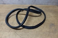 39819 F1 2014-2018 TOYOTA AYGO 5 DOOR NSF LEFT FRONT DOOR RUBBER SEAL