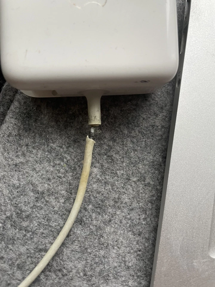 Apple MacBook Air A1369 1.7GHz i5, 4GB RAM, 128GB storage, 2011 - Image 4 of 4