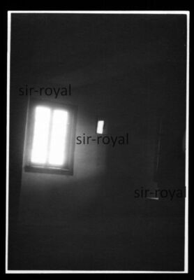 Light Falls Through The Window Into A Dark Room In 1939 - Photo 6x9cm