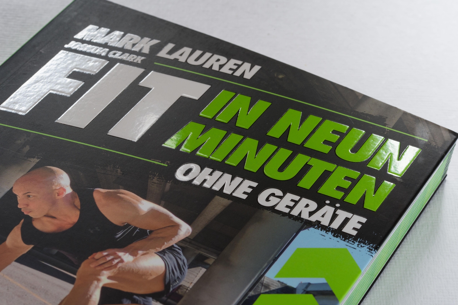 Thumbnail - Fit In Neun Minuten | Mark Lauren (u. A.) | Taschenbuch | 256 S. |