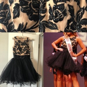 Sherri-Hill-Black-amp-Tan-Tulle-Embroidered-Floral-Cocktail-Dress-Size-6