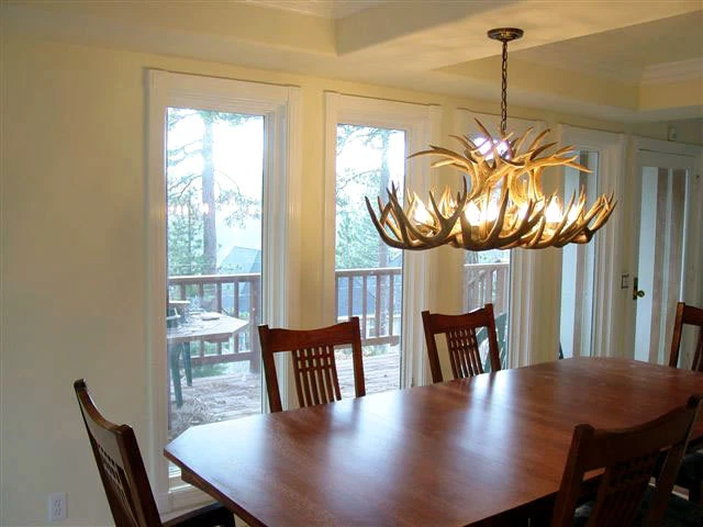 真正的 ANTLER WHITETAIL DEER OVAL CHANDELIER 8 灯,乡村照明,CDN — 第 2/4 张图片