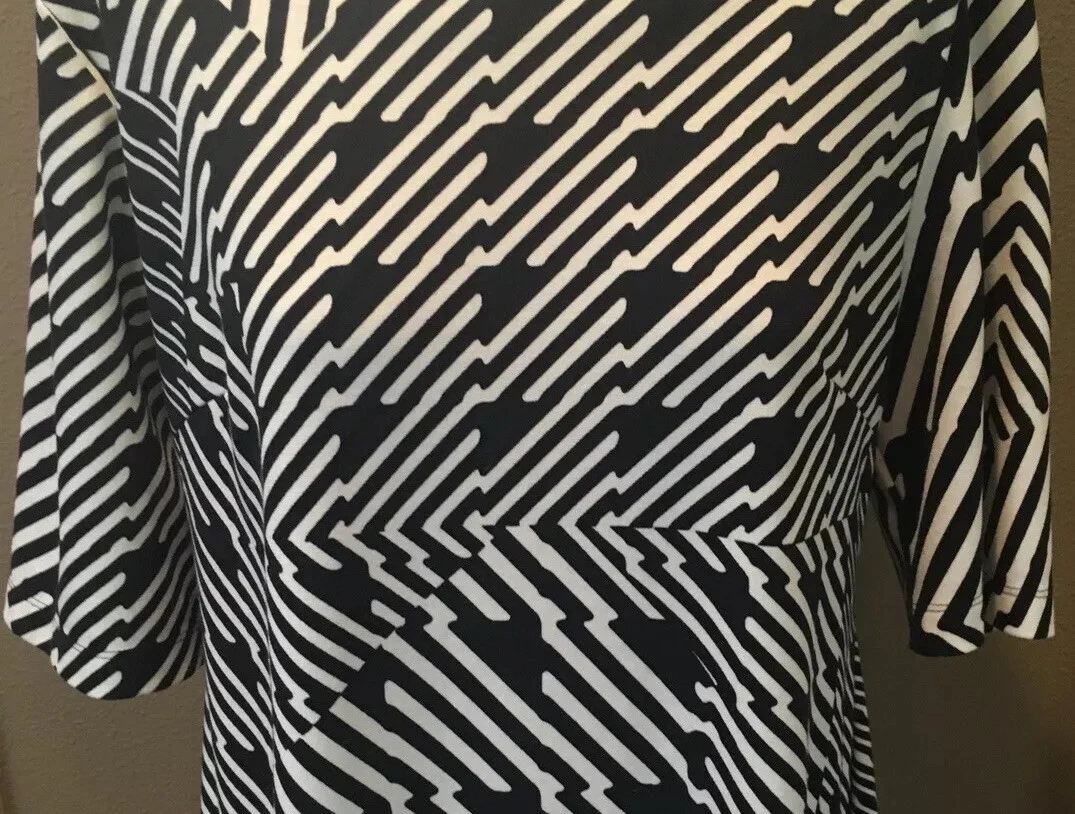 VETEMENTS Abito da ufficio Gabby Style 14 XL nero stampa con maniche a gomito e zip esposta sul retro