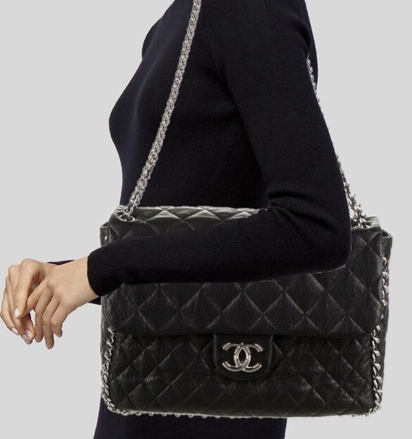 置物 Chanel Chanel Chain Around Messenger Calfskin Crossbody Bag