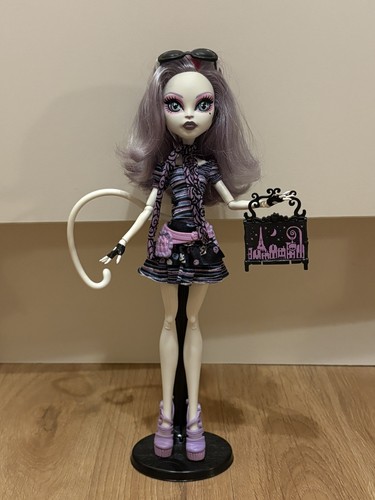 Monster High Catrine DeMew Scaris City Of Frights Doll With Bag & Stand
