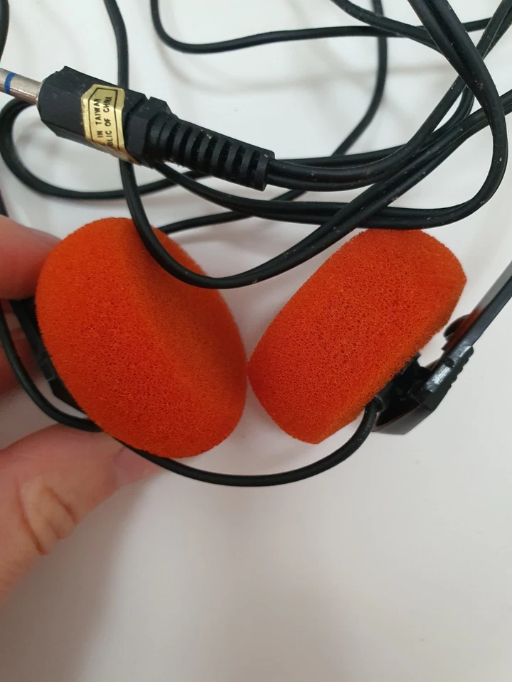 Wired Classic Vintage 80's Headphones Fashion Walkman Retro Headphone Orange - Image 4 of 4