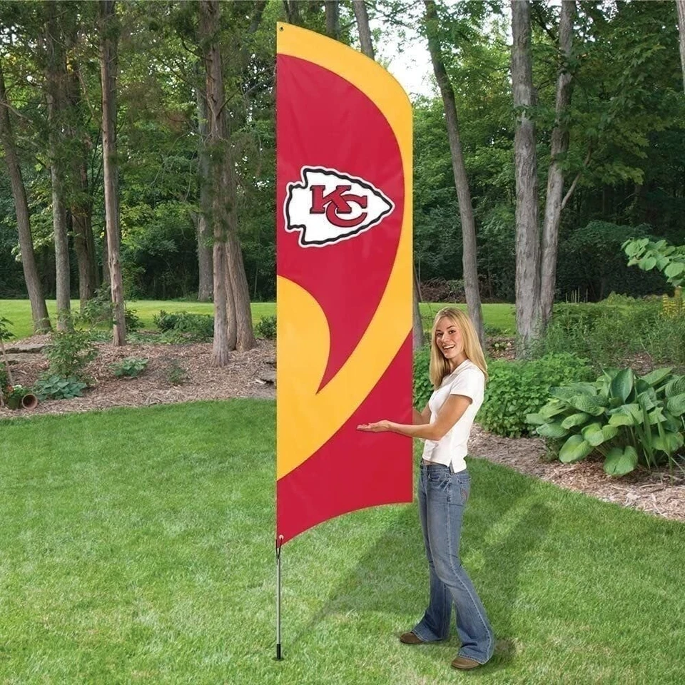 Kansas City Chiefs Equipo Alto Bandera Tailgating Bandera Kit 8.5 x 2.5 pies con Poste Foto 2 de 2