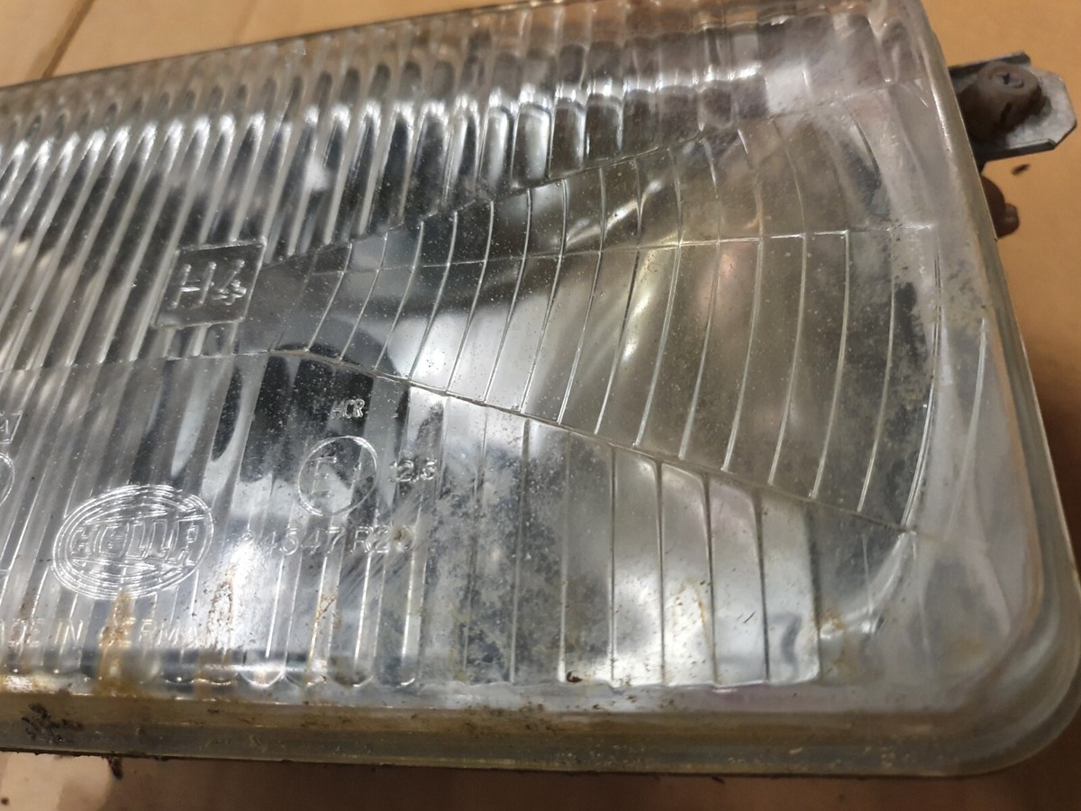 VW JETTA MK1 1979-1984 FRONT RIGHT SIDE HEADLIGHT HEAD LAMP LENS 