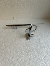 DUE OGGETTI STILIZZATI  DESIGN RAFFIGURANTI CANE PAPAGALLO OTTONE CROMATO