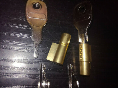 ALBE Anhänger Steckschloß - Messing Zylinderschloß Mit 2 Schlüsseln Für Kugelkupplung