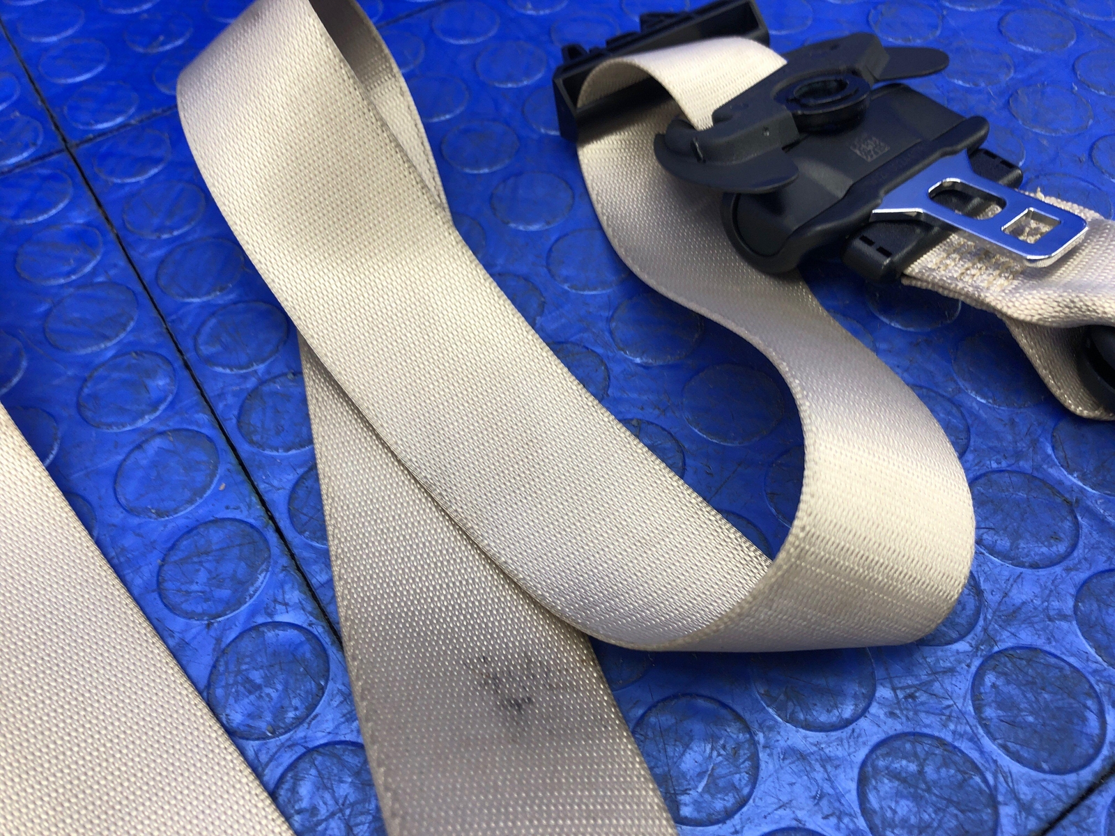 2017-2022 MASERATI LEVANTE OEM FRONT RIGHT PASSENGER SEAT BELT RETRACTOR BEIGE
