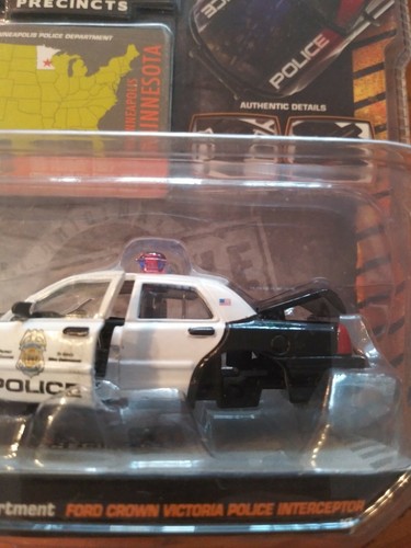 NIB Hero Patrol Minneapolis Police Ford Crown Victoria Jada ERROR NO REAR WHEELS - Picture 2 of 6
