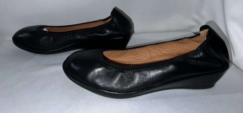 Zapatos de salón Gentle Souls By Kenneth Cole para mujer 9M negros de cuero Natalie con cuñas Foto 4 de 4