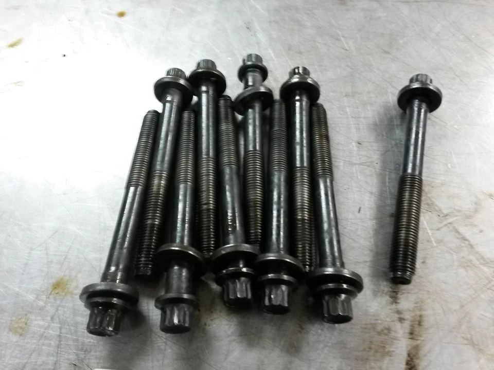 Kit de pernos de culata de 2004 Mitsubishi Galant 2.4 Foto 2 de 4