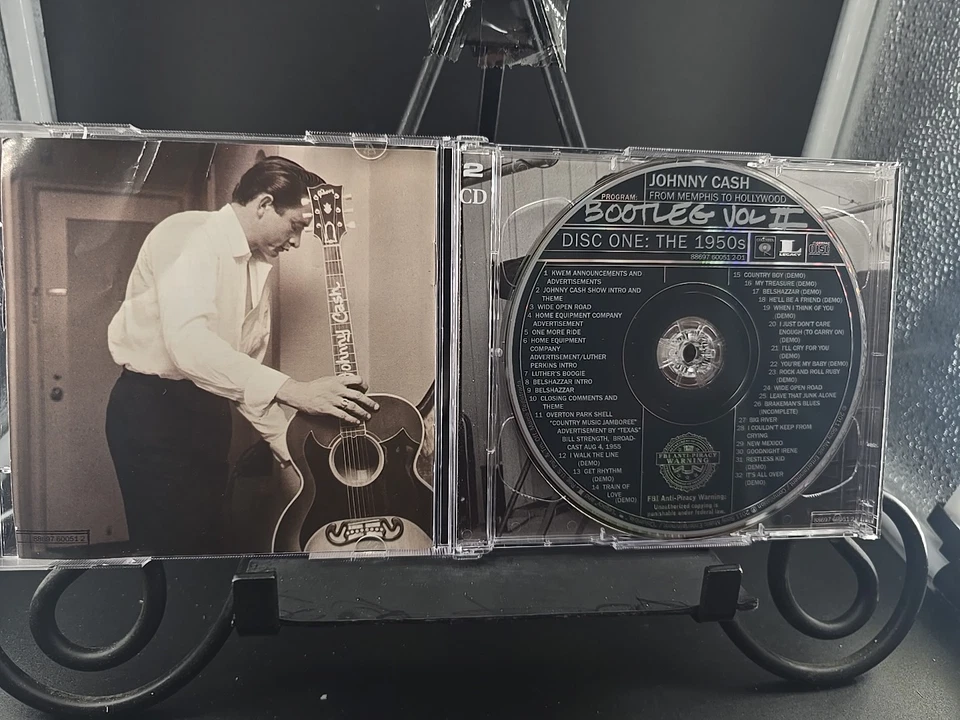  Johnny Cash Bootleg, Vol. 2: From Memphis to Hollywood CD VERY GOOD  Foto 3 de 4