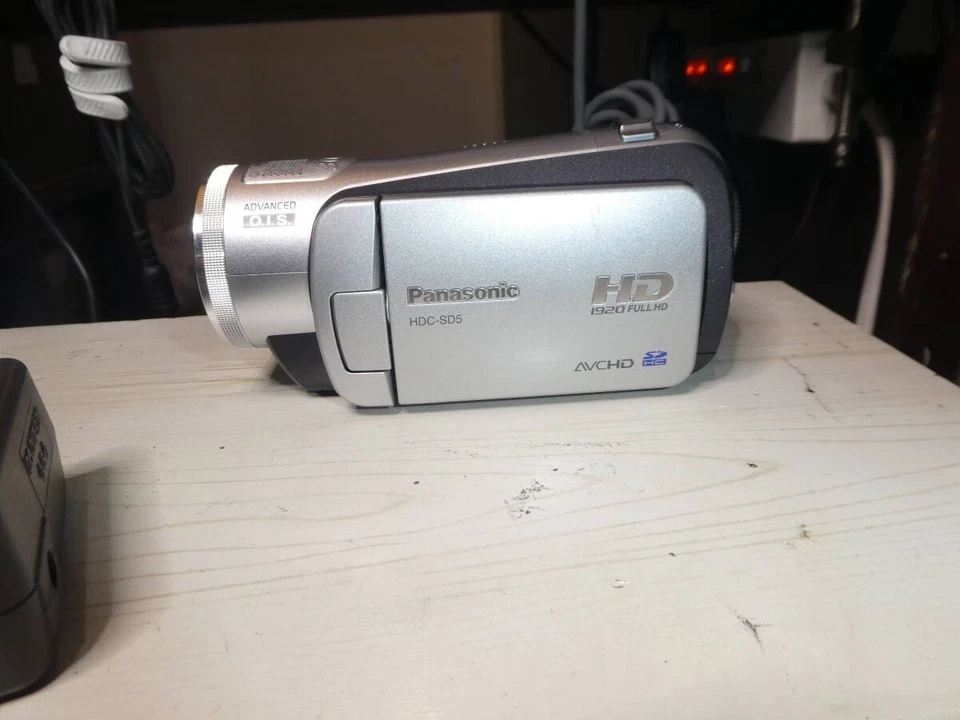 Panasonic HDC-SD5 Silver HD Camcorder Full HD SDHC Video Leica Lens w/Battery - Image 3 of 4