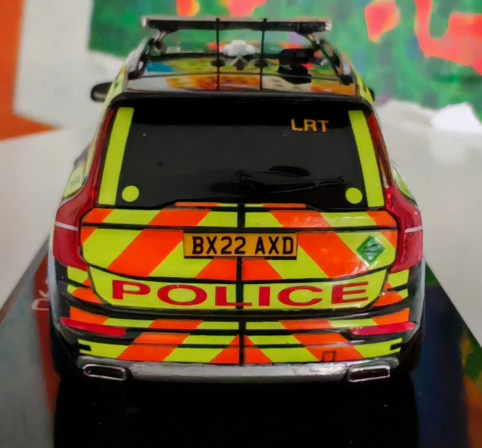 VOLVO XC90 UK METROPOLITAN POLICE MODELLO IN SCALA 1 43 ELABORAZIONE  PERSONALE - Immagine 4 di 4