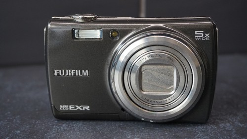 Fujifilm FinePix F200 EXR 12.0MP Digital Camera - Black - Picture 7 of 9