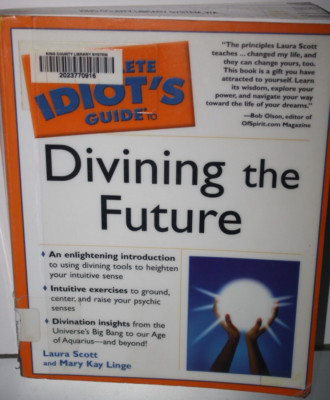 Complete Idiot's Guide to Divining the Future; Zlaura Scott Intuitive Softcover
