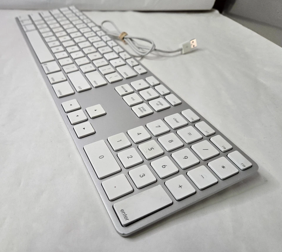 OEM Apple Wired Keyboard A1243 Aluminum White Tested EMC 2171 - Image 3 of 4