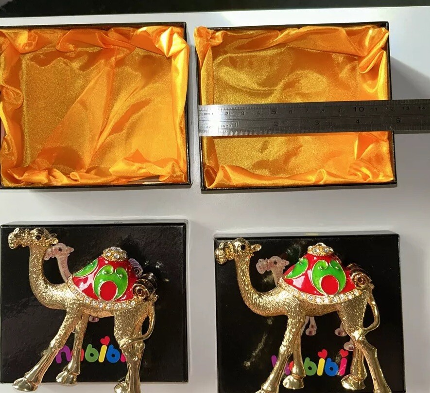 Habibi Verde/Rojo Y Dorado Joyas Camello Esmalte Metal Estatuilla Caja Baratija X2