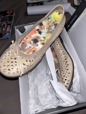 Vionic Spark Surin Nude perforated leather comfort ballet flats Womens 5