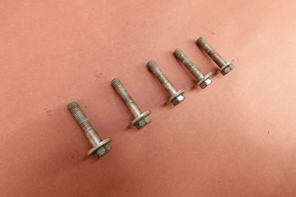 Harley-Davidson Softail 2000-2006 estándar FXST POLEA DE TRACCIÓN TRASERA TORNILLOS Foto 3 de 4