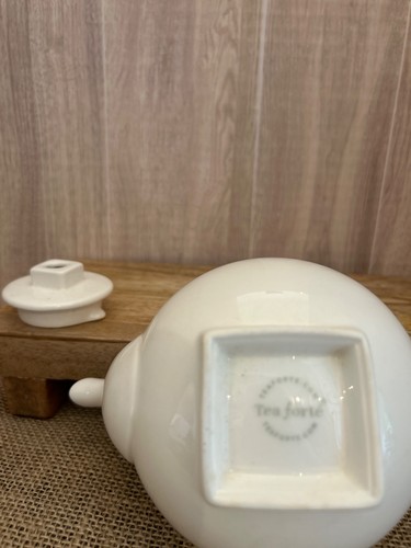 New Tea Forte Solstice White Porcelain Seeping Teapot 12 oz capacity - Picture 6 of 6