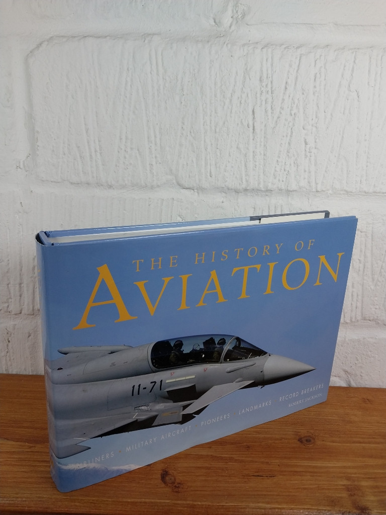 The History of Aviation — Robert Jackson Hardcover