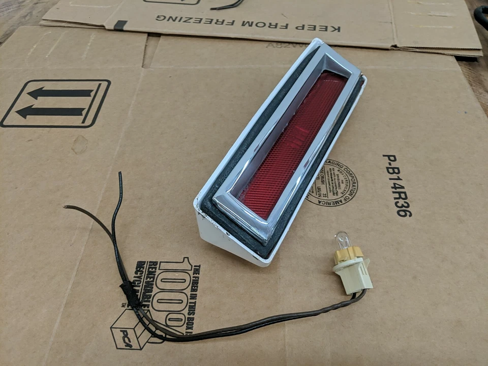 80 81 82 83 84 85 86 87 88 89 Lincoln Town Car rojo marcador trasero conjunto luz Foto 2 de 4