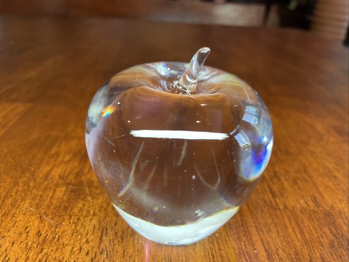 Crystal Paperweight, Apple GGT - Picture 4 of 9