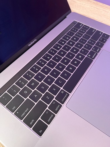 MacBook Pro 15 Retina, 16GB RAM, 256GB SSD Intel i7 4a gen 2,8GHz touch bar 2017 - Foto 7 di 17