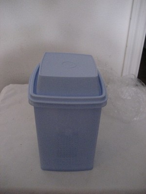 TUPPERWARE LARGE DELI KEEPER BLUE   DELI KEEPER VHTF MIP  FREE SHIP
