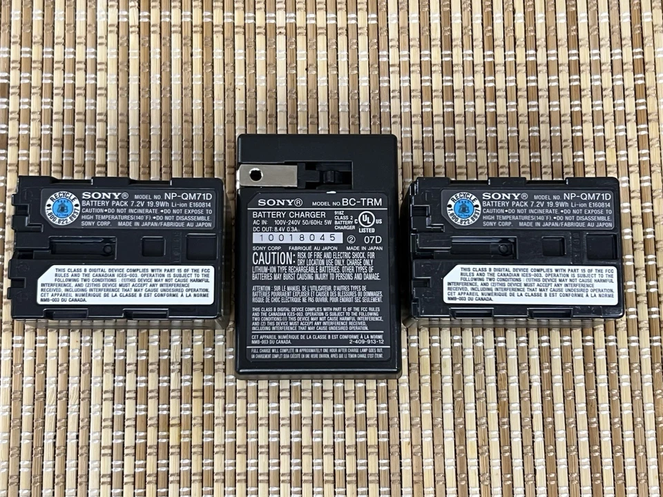 Sony NP-QM71D 7.2V OEM Li-ion Battery Packs and BC-TRM Battery Charger 10018045 - Image 2 of 4