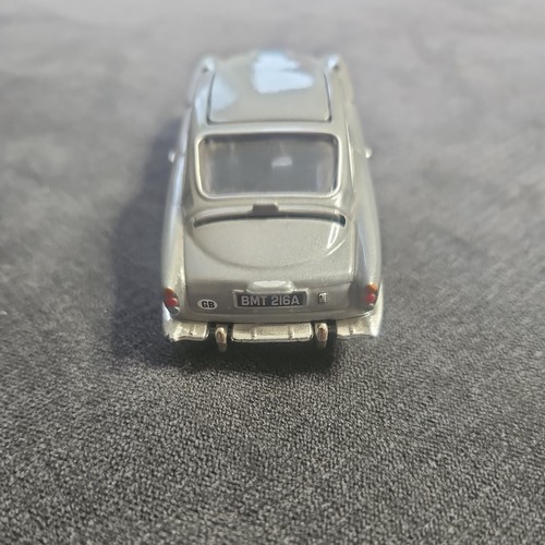 Corgi 007 James Bond Aston Martin DB5 With Chrome Tyre Slashers - Picture 6 of 8