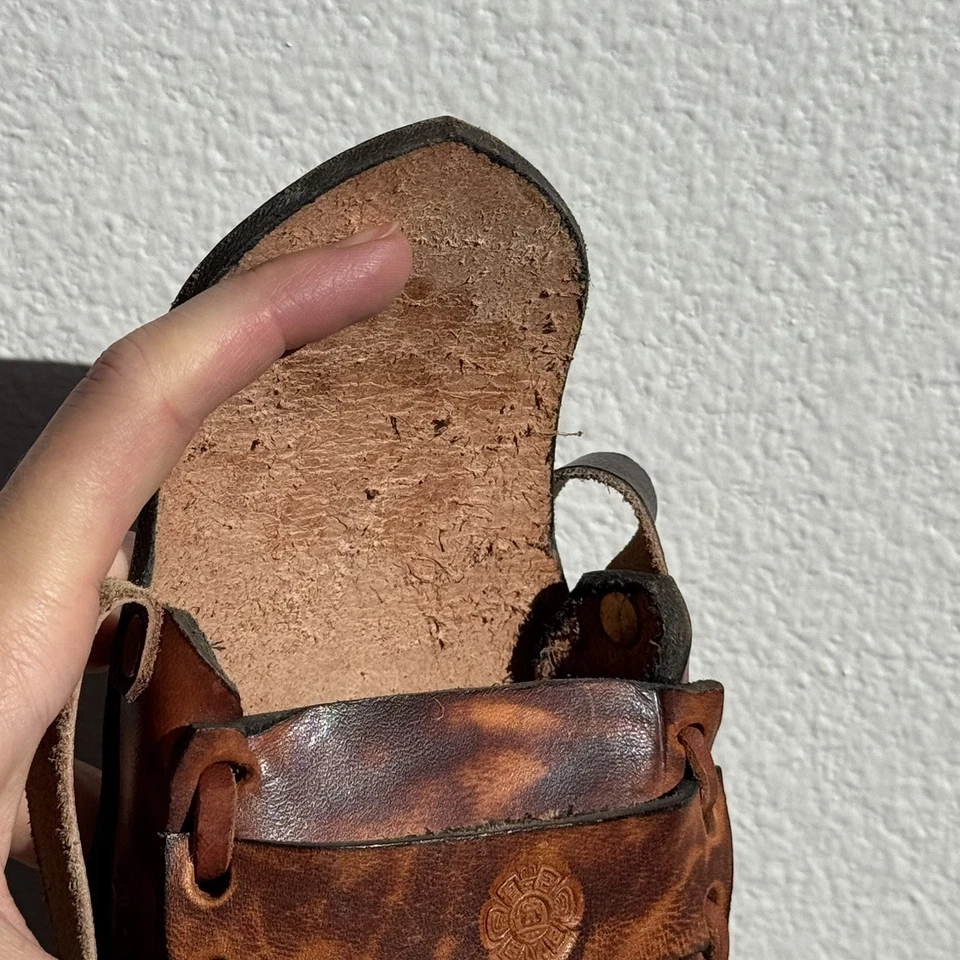 Bolso de hombro pequeño de cuero genuino hecho a mano estilo celta/vintage marrón Foto 3 de 4