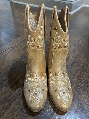 Amanda D Laurie  Women s Tan Embroidered Boots Size 6M