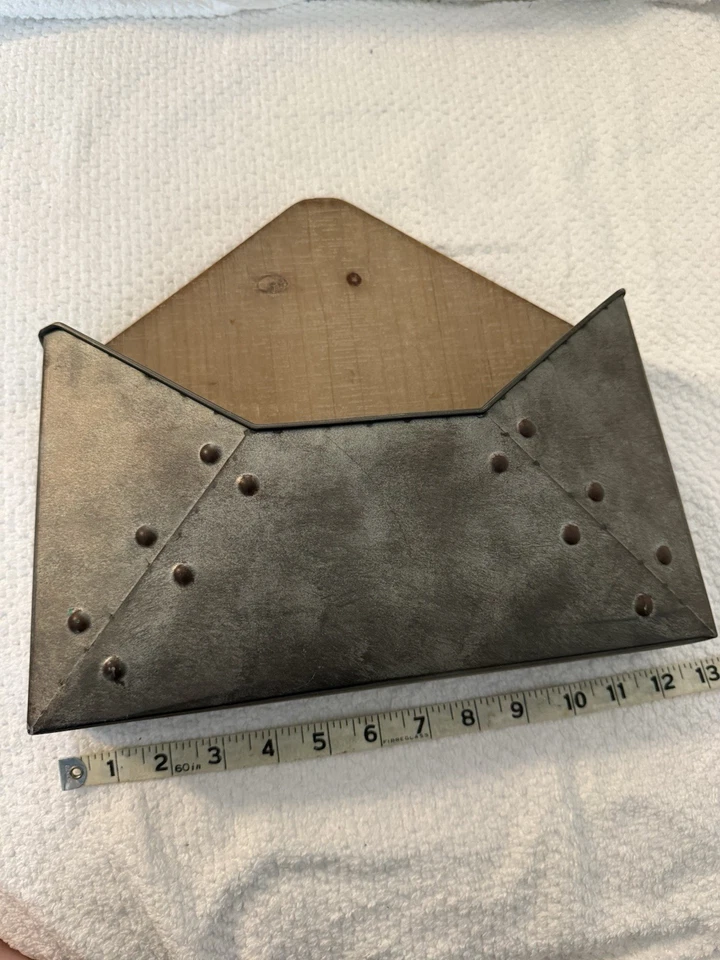 WOOD & METAL KEY AND LETTER HOLDER/ WALL MOUNT - Image 2 of 4