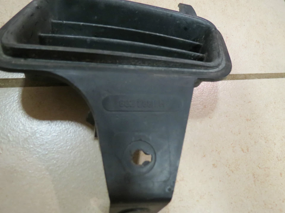 01-04 Volvo V40 Fog Light Insert Blockout Filler Grille LEFT DRIVER Side OEM Foto 2 de 4