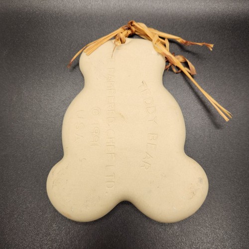 Vintage Pampered Chef Stoneware Teddy Bear Cookie Mold 1991 Retired - Picture 2 of 3