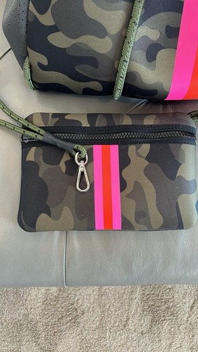 Haute Shore Tote Bag, Large, Rare Color - Picture 4 of 5