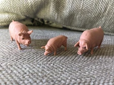 Vintage 3 Pcs Plastic Pig Family Figure Lot - Farm Hogs Babies Feeding Hong Kong