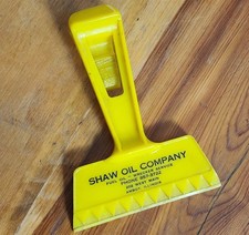 SHAW OIL CO & WRECKER SERVICE YELLOW PLASTIC ICE SCRAPER AMBOY IL 5.5" LONG