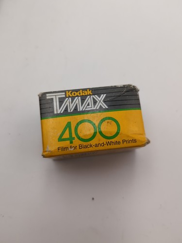Kodak TMAX 400 Black and White Film 35mm 36 Exp. Exp. 06/2002